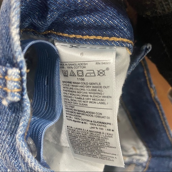 Old navy denim shorts. Colorful buttons, elastic adjuster in waist - Picture 5 of 5